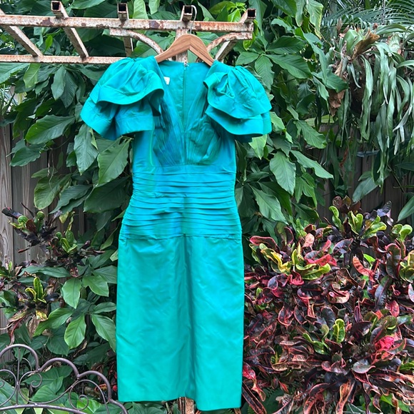 Vintage 80s Lillie Rubin iridescent green poof shoulder fitted midi dress - Picture 3 of 7
